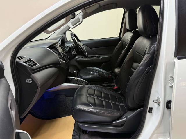 2017 Mitsubishi L200 2.4 L200 Barbarian DI-D Auto 4WD