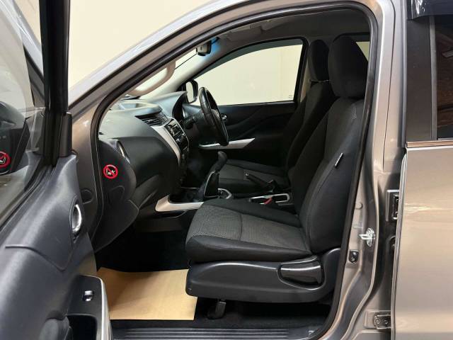 2016 Nissan NP300 NAVARA 2.3 NP300 Navara Acenta dCi 4WD