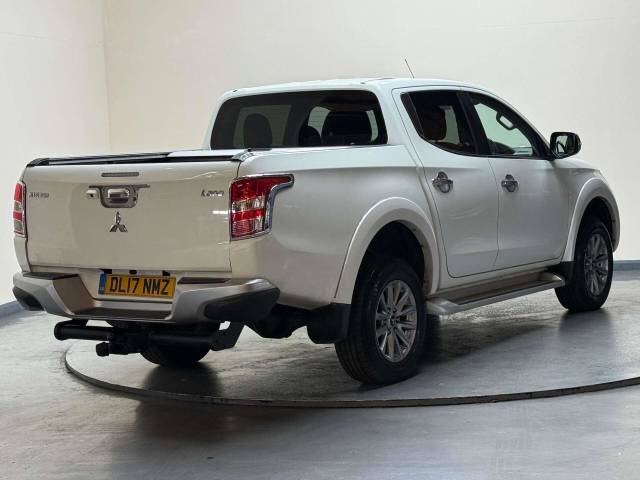 2017 Mitsubishi L200 2.4 L200 Barbarian DI-D 4WD