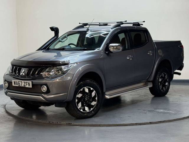 2017 Mitsubishi L200 2.4 L200 Barbarian DI-D Auto 4WD