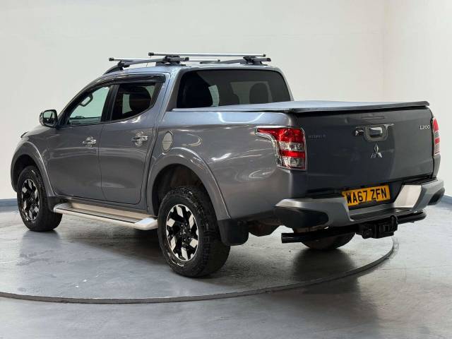 2017 Mitsubishi L200 2.4 L200 Barbarian DI-D Auto 4WD