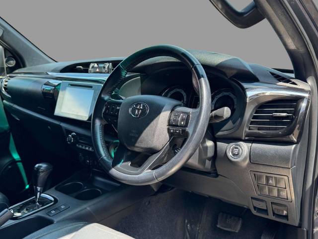 2019 Toyota Hilux 2.4 HI-Luxury Invincible X D-4D 4WD Double Cab Auto 4WD 5dr