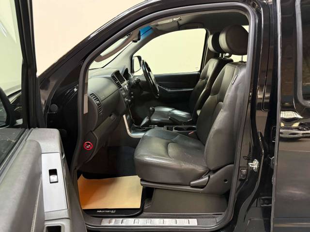 2015 Nissan Navara 2.5 dCi Salomon 4WD Euro 5 4dr