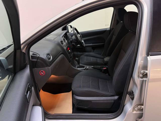 2010 Ford Focus 1.6 Focus Titanium 100 Auto 5dr