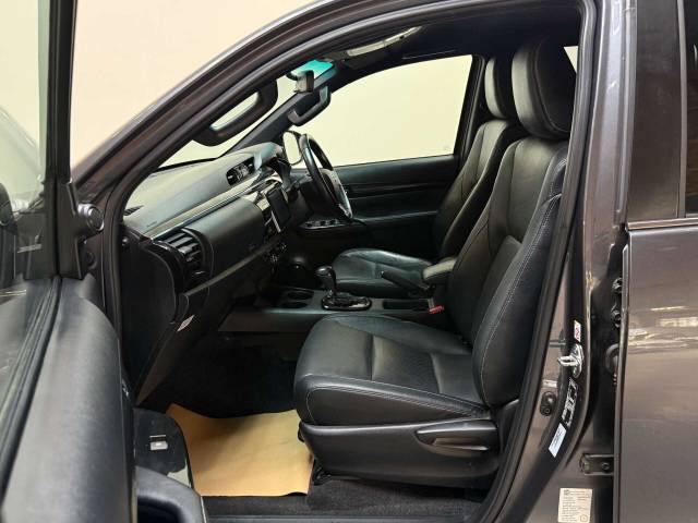 2019 Toyota Hilux 2.4 HI-Luxury Invincible X D-4D 4WD Double Cab Auto 4WD 5dr