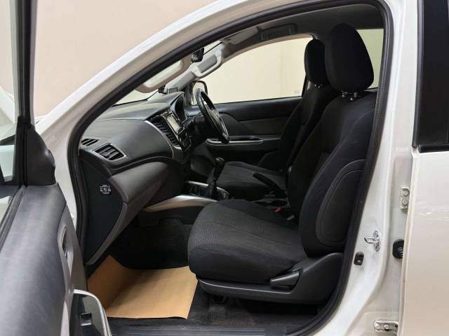 2016 Mitsubishi L200 2.4 L200 Titan Double Cab DI-D 4x4 4WD 5dr