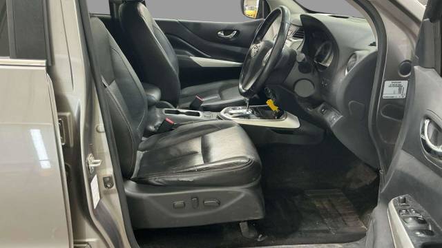 2017 Nissan Navara 2.3 Navara Tekna dCi Auto 4WD 5dr