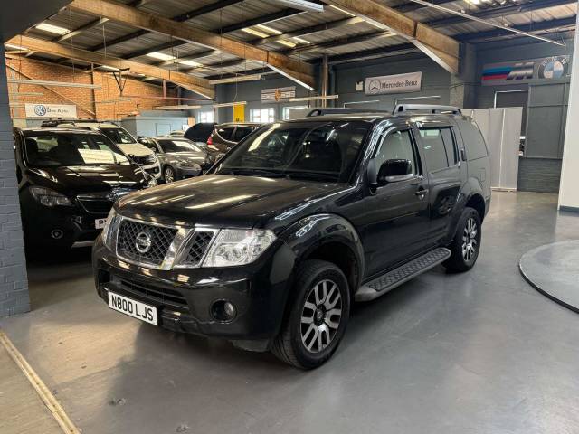 Nissan Pathfinder 2.5 Pathfinder Tekna dCi 188 4WD 5dr SUV Diesel Black