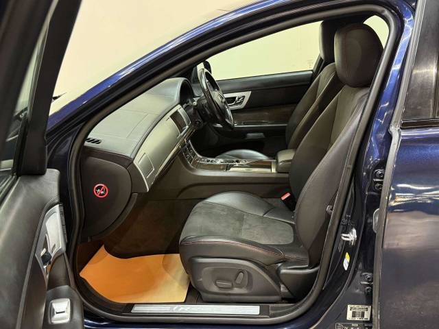 2015 Jaguar XF 2.2 XF R-Sport D Auto 4dr