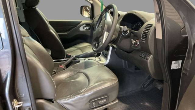 2014 Nissan Navara 2.5 Navara Tekna dCi Auto 4WD 5dr