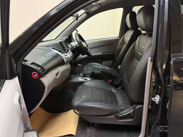 2010 Mitsubishi L200 2.5 L200 Barbarian LWB Double Cab DI-D 4x4 Auto 4WD 5dr