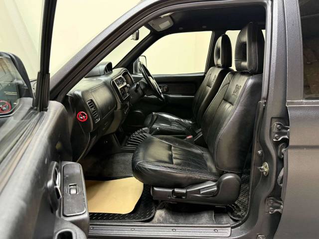 2005 Mitsubishi L200 2.5 L200 Animal LWB 4WD 4WD